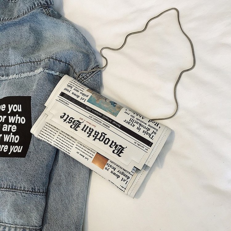 Newspapers modeling day clutch – обзор и цена Flap Bag Envelope